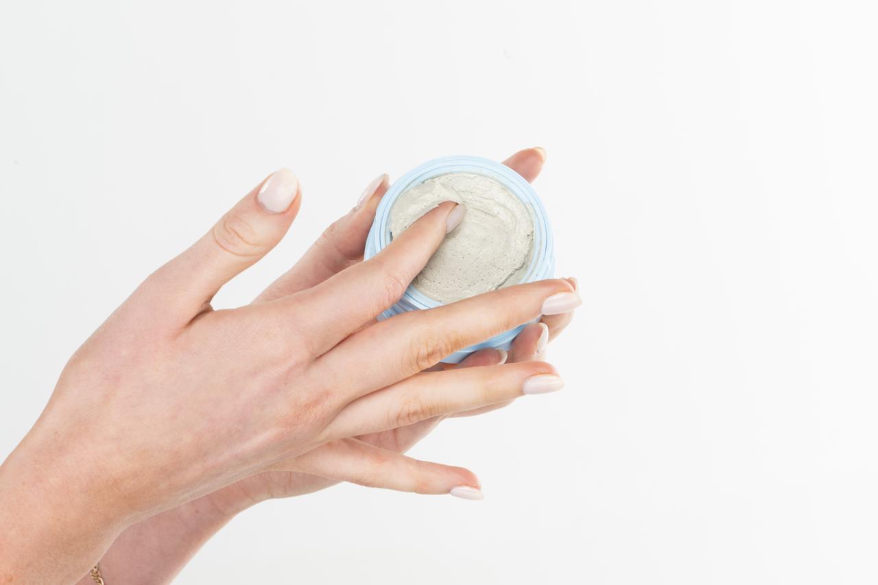 Younique Youniversal Mineral Glow Maske auftragen Menge