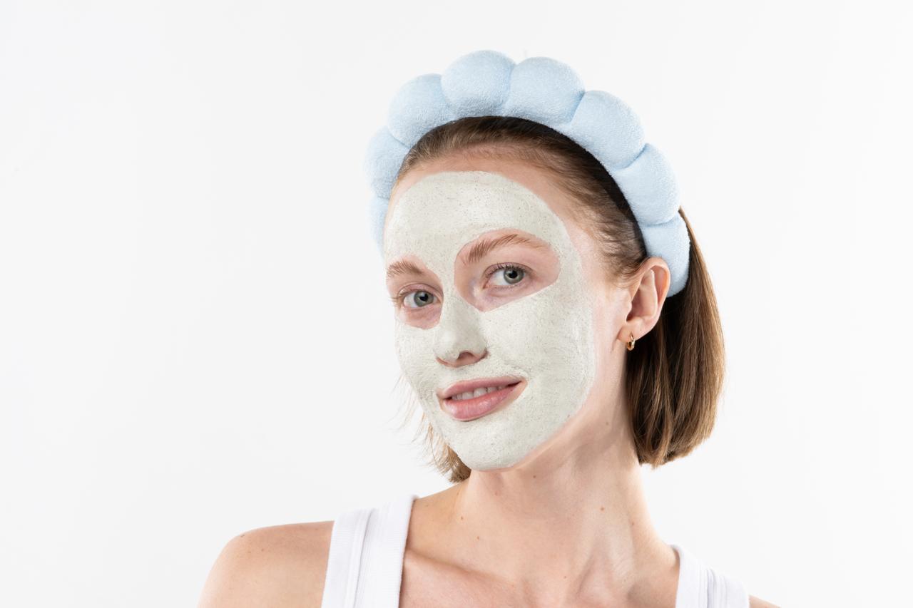 Younique Youniversal Mineral Glow Maske auftragen einwirken